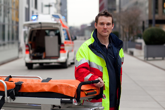 First Responder, Helfer vor Ort, ehrenamtliche Ersthelfer, Rettungskette.:Bildrechte: DRK-Service GmbH, In- und Ausland, nur DRK-Gliederungen und DRK-GmbHs.Eine Übertragung von, Nutzungsrechten auf externe, Dritte ist nicht statthaft., Es liegt keine Zustimmung, der Fotografierten für eine, Übertragung auf Social, Media wie facebook, flikr, twitter, etc. vor.