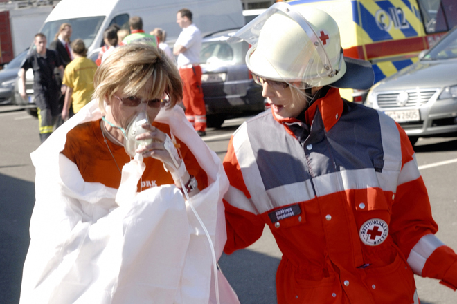 Helferübung, Bereitschaften, Sanitätsdienst, Ehrenamt, Schnelle Einsatzgruppe, Rettungsdienst, Journalistencamp, Bildrechte:, DRK e.V., In- und Ausland, nur DRK-Gliederungen und DRK-GmbHs., Eine Übertragung von, Nutzungsrechten auf externe, Dritte ist nicht statthaft., Es liegt keine Zustimmung, der Fotografierten für eine, Übertragung auf Social, Media wie facebook, flikr, twitter, etc. vor.