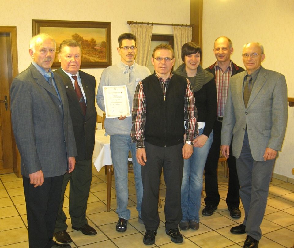 Der neue DRK- Vorstand geht positiv ins Jahr 2012.  v.li.: Bernd Mockenhaupt, Hubert Büdenbender, Michael Eickhoff, Berthold Wagener, Ramona Eickhoff, Heinrich Bruch, Martin Brachthäuser