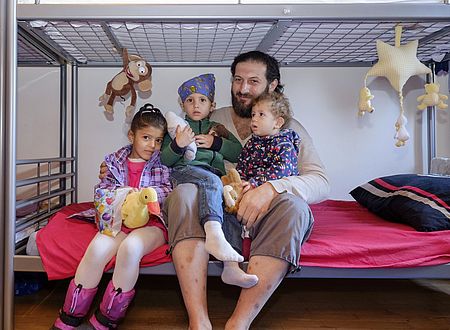 Erstaufnahmeeinrichtung des DRK mit syrischen Flüchtlingen- DRK Brigitte Hiss - EIGENWERBUNG DES DRK UND REDAKTIONELLE NUTZUNG ERLAUBT