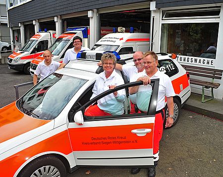 Die Rettungsdienstmitarbeiter/innen freuen sich auf den Umzug in die neue Rettungswache Kreuztal. Bild: Björn Hadem