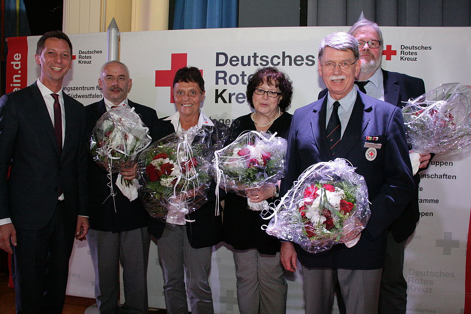 Bild Verabschiedung Vorstand:(v.l.) Der neue Präsident Andreas Müller verabschiedet Wolfgang Joksch, Petra Trogisch, Wera Sahl-Siebel, Klaus Bahrendt und Frank Edelhoff.