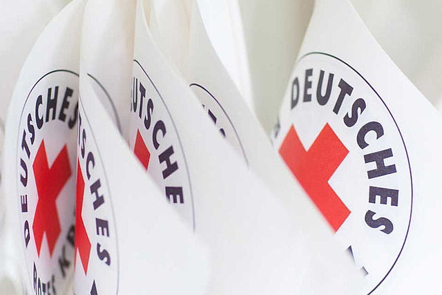 DRK, Deutsches Rotes Kreuz, ., Bildrechte: DRK-Service GmbH, In- und Ausland, nur DRK-Gliederungen und DRK-GmbHs., Eine Übertragung von, Nutzungsrechten auf externe, Dritte ist nicht statthaft., Es liegt keine Zustimmung, der Fotografierten für eine, Übertragung auf Social, Media wie facebook, flikr, twitter, etc. vor.