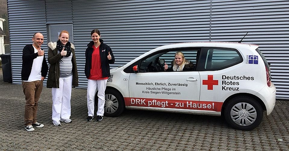 vl Peter Metz mit Schülerin Lisa Gerhard, Schwester Lena Edelmann und Schülerin Kristin Heimann