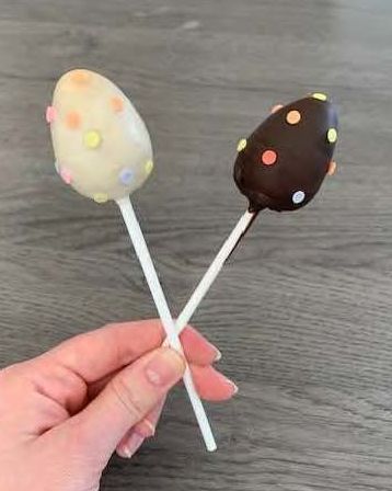 Osterei-Cake-Pops backen