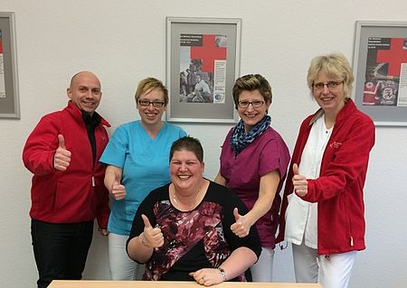 Peter Metzm(Pflegedienstleitung), Katja Triesch, Heidi Adebamiro, Natascha Schmelzer-Grützmann und Pira Schmidt