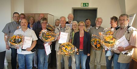 Der Vorstand des DRK-Frauenvereins Siegen bedankte sich bei den Jubiläumsblutspendern, die zu einer Ehrung in das Henry-Dunant-Haus eingeladen wurden.